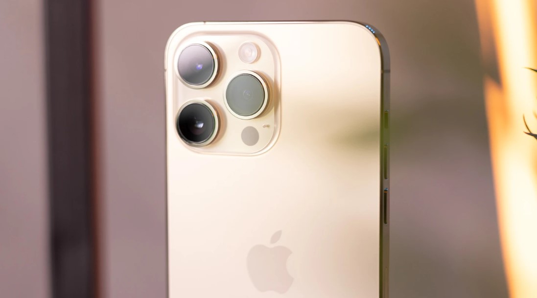 iPhone 15 Tasarım Ayrıntıları Ortaya Çıktı: Değişen Tek Şey Adı!